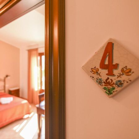 Bed and Breakfast Aurora Castelluzzo Habitación foto