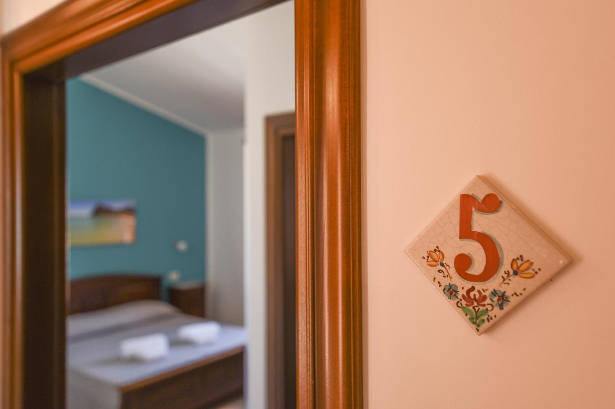 Bed and Breakfast Aurora Castelluzzo Habitación foto